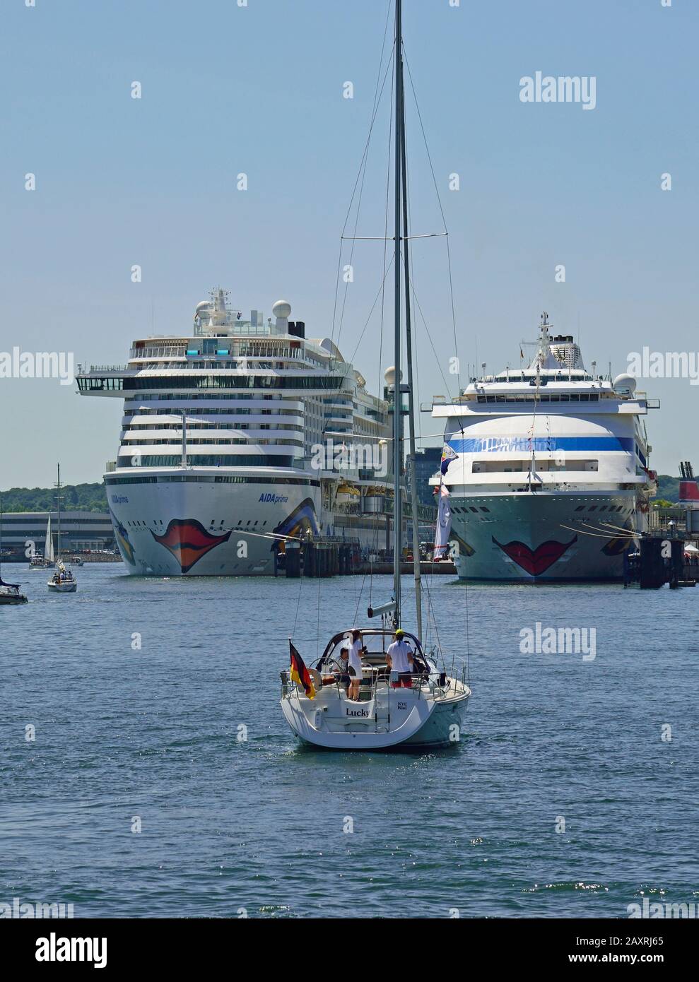 Europa, Germania, Schleswig Holstein, Kiel, Mar Baltico, porto, nave da passeggeri AIDAMA Aprima e AIDAcara sul versante della banchina, Foto Stock