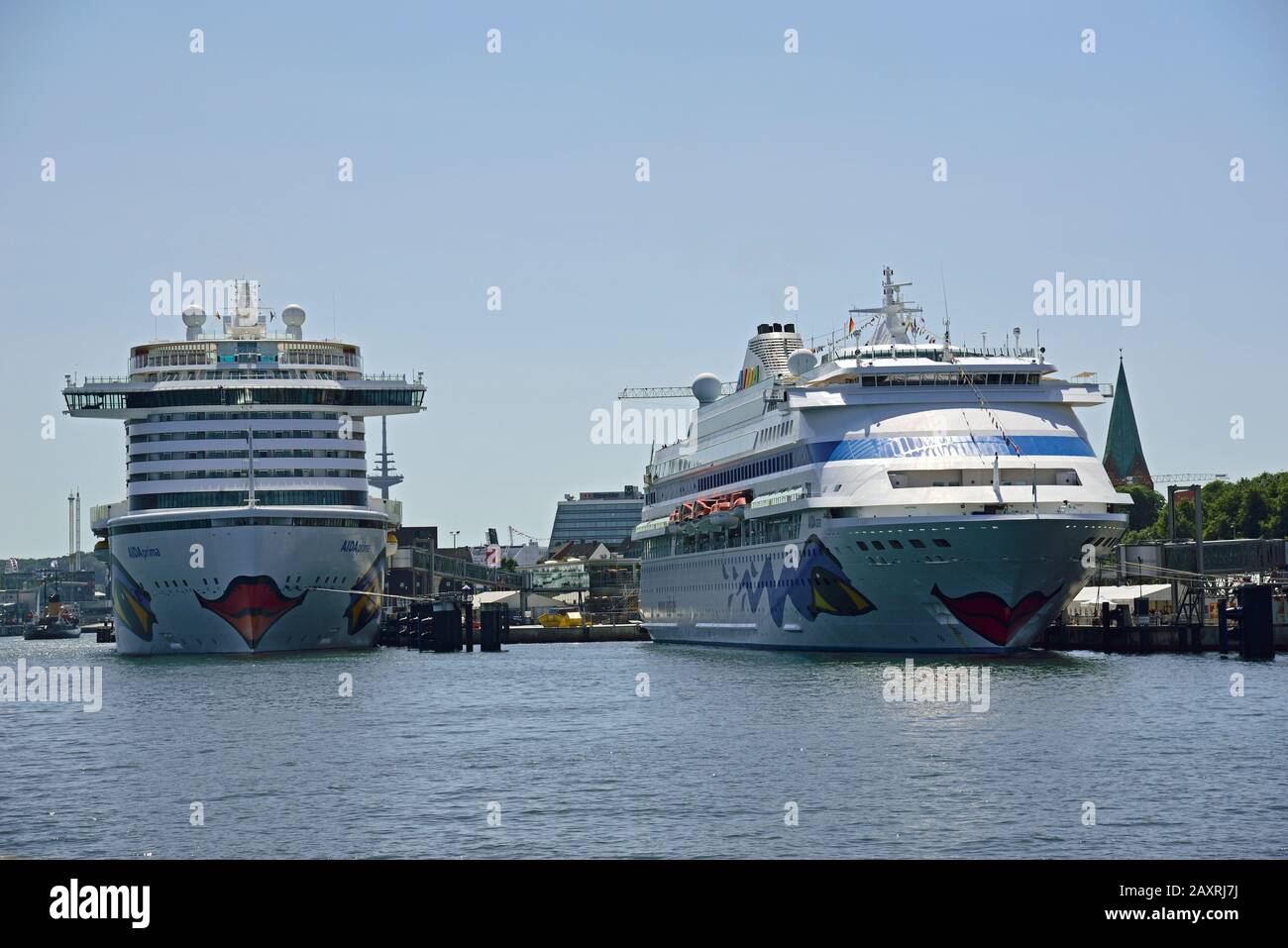 Europa, Germania, Schleswig Holstein, Kiel, Mar Baltico, porto, nave da passeggeri AIDAMA Aprima e AIDAcara sul versante della banchina, Foto Stock