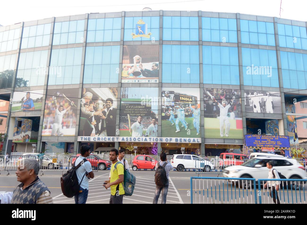 Porta d'ingresso dell'iconico stadio di cricket Eden Gardens, il più antico stadio della serie IPL Kolkata Knight Riders per Test ODI T20I ma Foto Stock