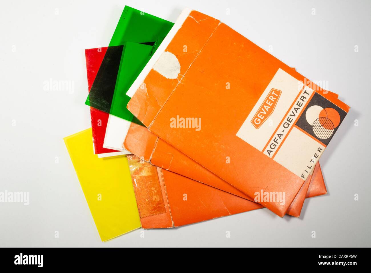 Vecchi filtri a colori Agfa-Gevaert in maniche in cartone originali Foto Stock