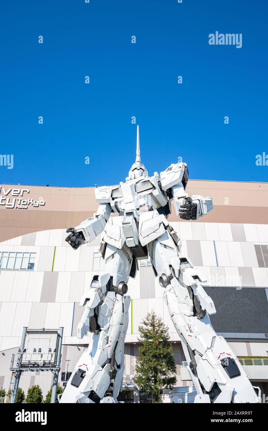 Tokyo, Giappone - 3 gennaio 2020: Rx-0 Unicorn Gundam di fronte al Diver City Tokyo Plaza di Odaiba, Tokyo. Foto Stock