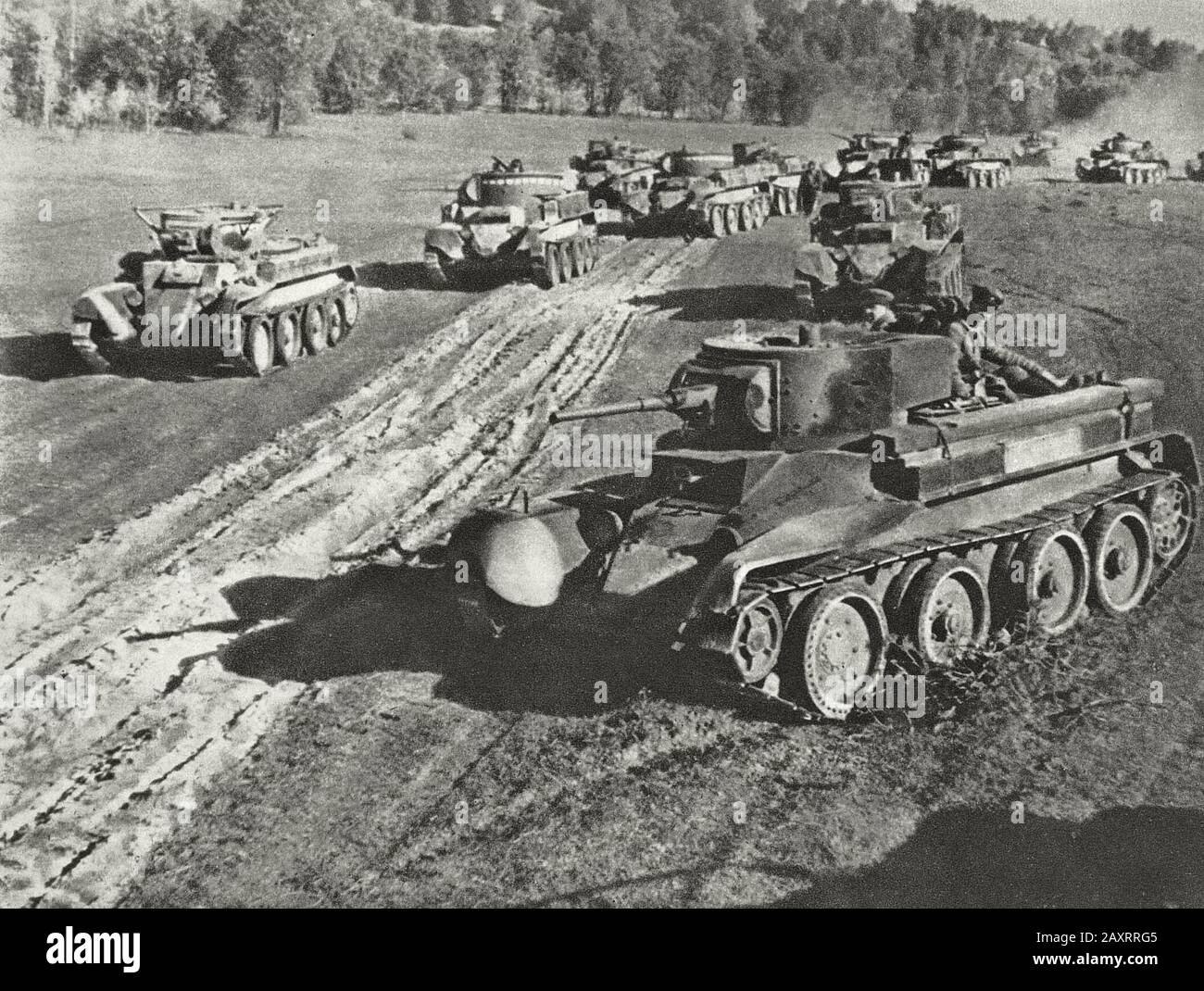 Esercito rosso in 1930s. Dal libro di propaganda sovietico del 1937. Gli equipaggi sovietici dei carri armati Foto Stock
