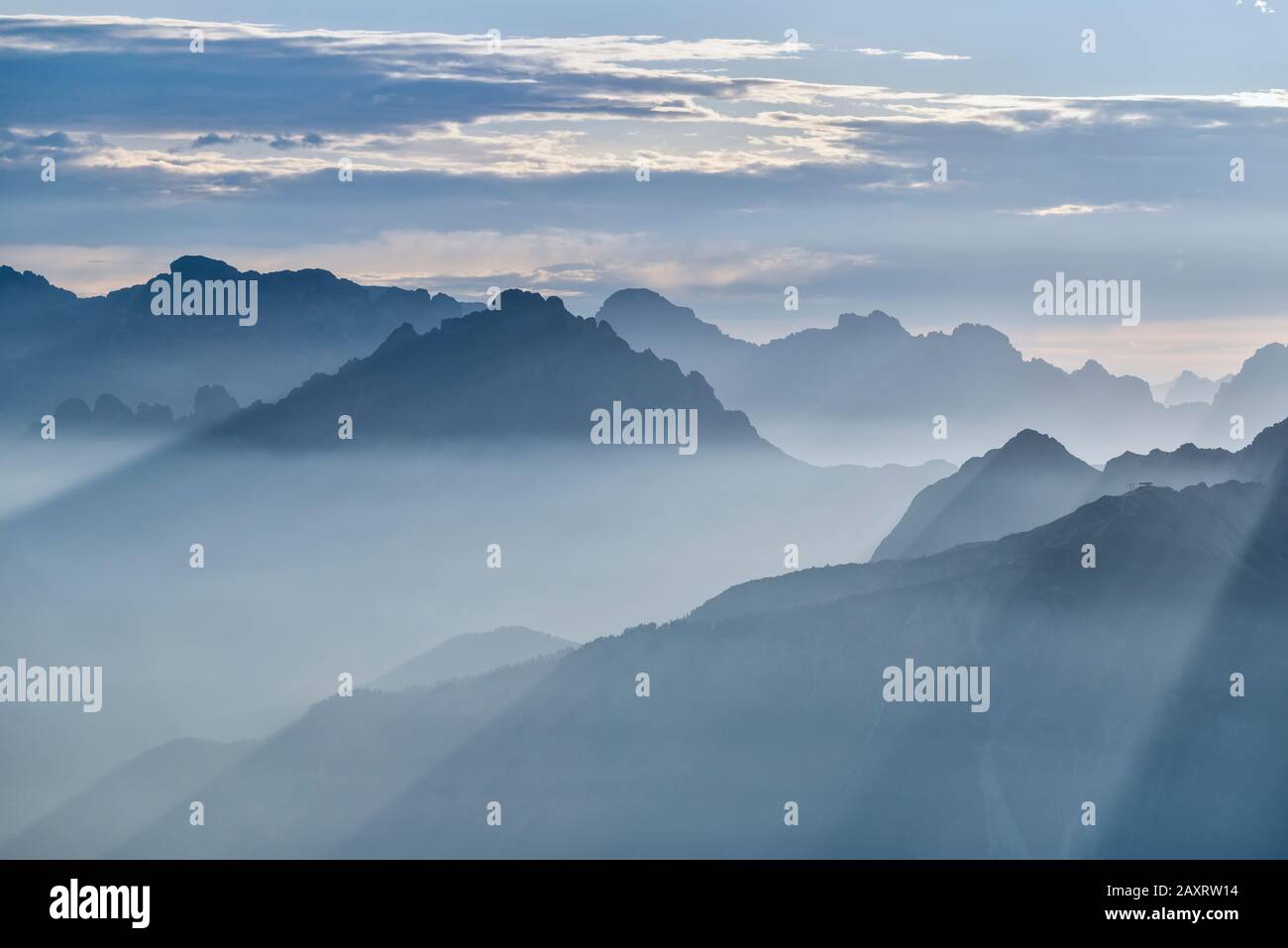 Cortina D'Ampezzo, Belluno, Veneto. Italia. Contrasti sulle Dolomiti di Ampezzo Foto Stock