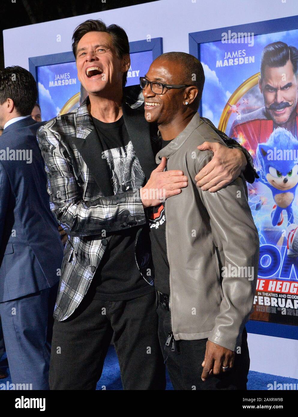 Los Angeles, California, Stati Uniti. 12th Feb, 2020. Jim Carrey e Tommy Davidson, membri del cast, partecipano a uno speciale screening del film di avventura fantascientifico per la commedia "Sonic the Hedgehog" al Regency Village Theatre nella sezione Westwood di Los Angeles, mercoledì 12 febbraio 2020. Storyline: Basato sulla serie di titoli di successo globale di sega, "Sonic" racconta la storia del più veloce hedgehog del mondo mentre abbraccia la sua nuova casa sulla Terra. Credito: Upi/Alamy Live News Foto Stock