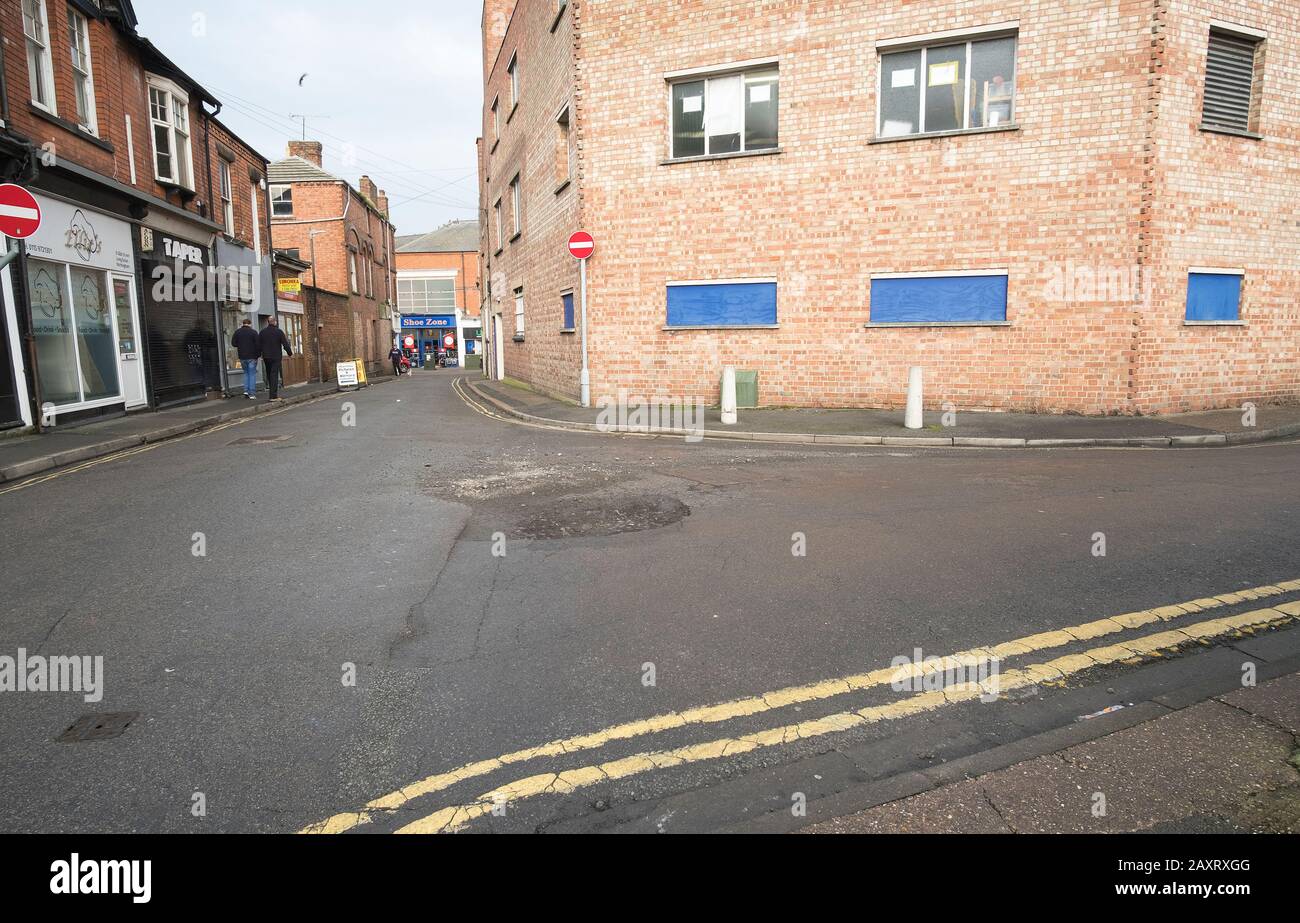 Buca di vaso su una strada posteriore Foto Stock