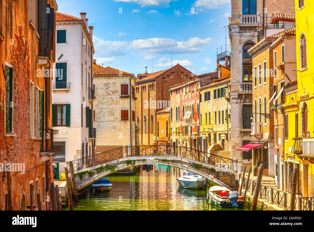 Venezia cityscape, acqua canal, bridge e edifici tradizionali. L'Italia, l'Europa. Foto Stock