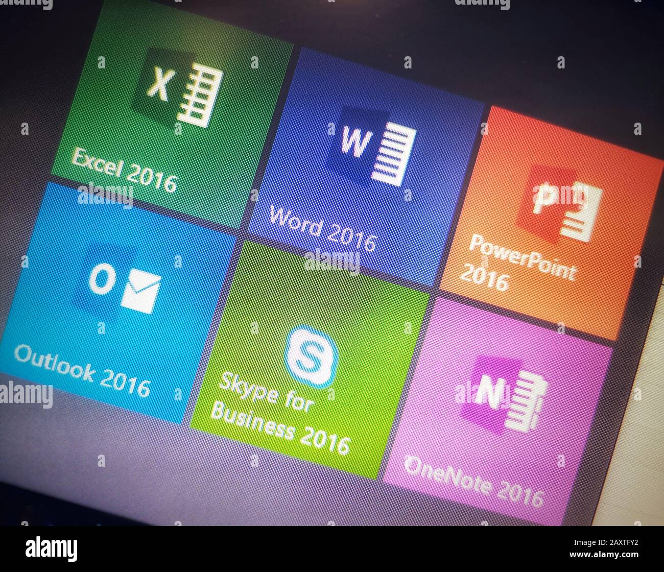 Icone della suite Microsoft Office sullo schermo di un computer dal menu di avvio di Windows 10 Foto Stock