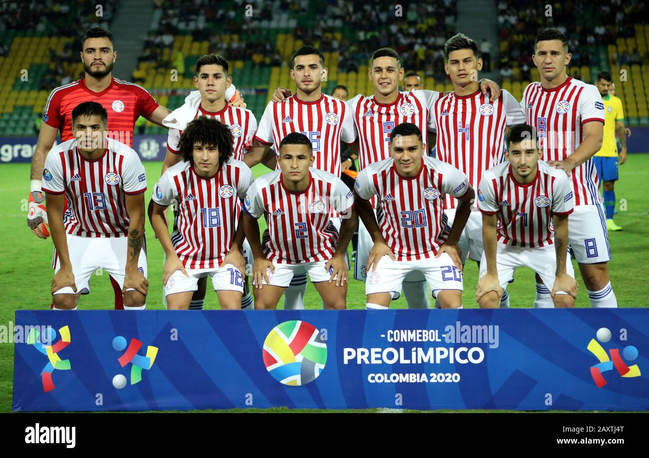 Armenia, COLOMBIA - 31 GENNAIO : Gruppo del team del Paraguay posa, durante una partita tra Brasile U23 e Paraguay U23 come parte di CONMEBOL Preolimpico 2020 a Estadio Centenario il 31 gennaio 2020 in Armenia, Colombia. MB Media Foto Stock