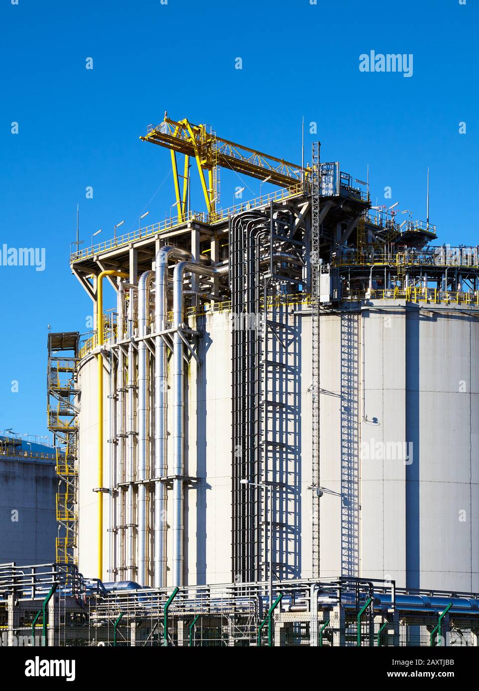 Serbatoio di stoccaggio del gas naturale liquefatto. Foto Stock