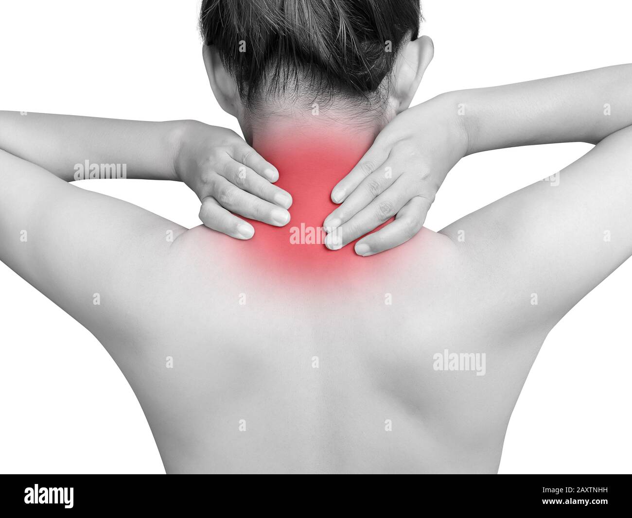 Donna asiatica che soffre di dolore al collo. Tono mono con colore rosso al collo isolato su sfondo bianco. Assistenza sanitaria e concetto medico Foto Stock