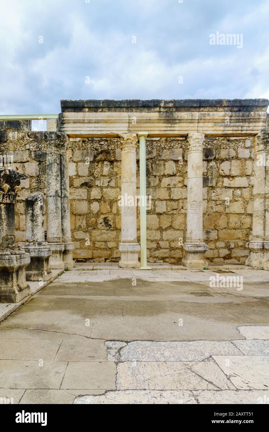 Cafarnao, Israele - 10 febbraio 2020: L'antica sinagoga di Cafarnao, Israele settentrionale Foto Stock