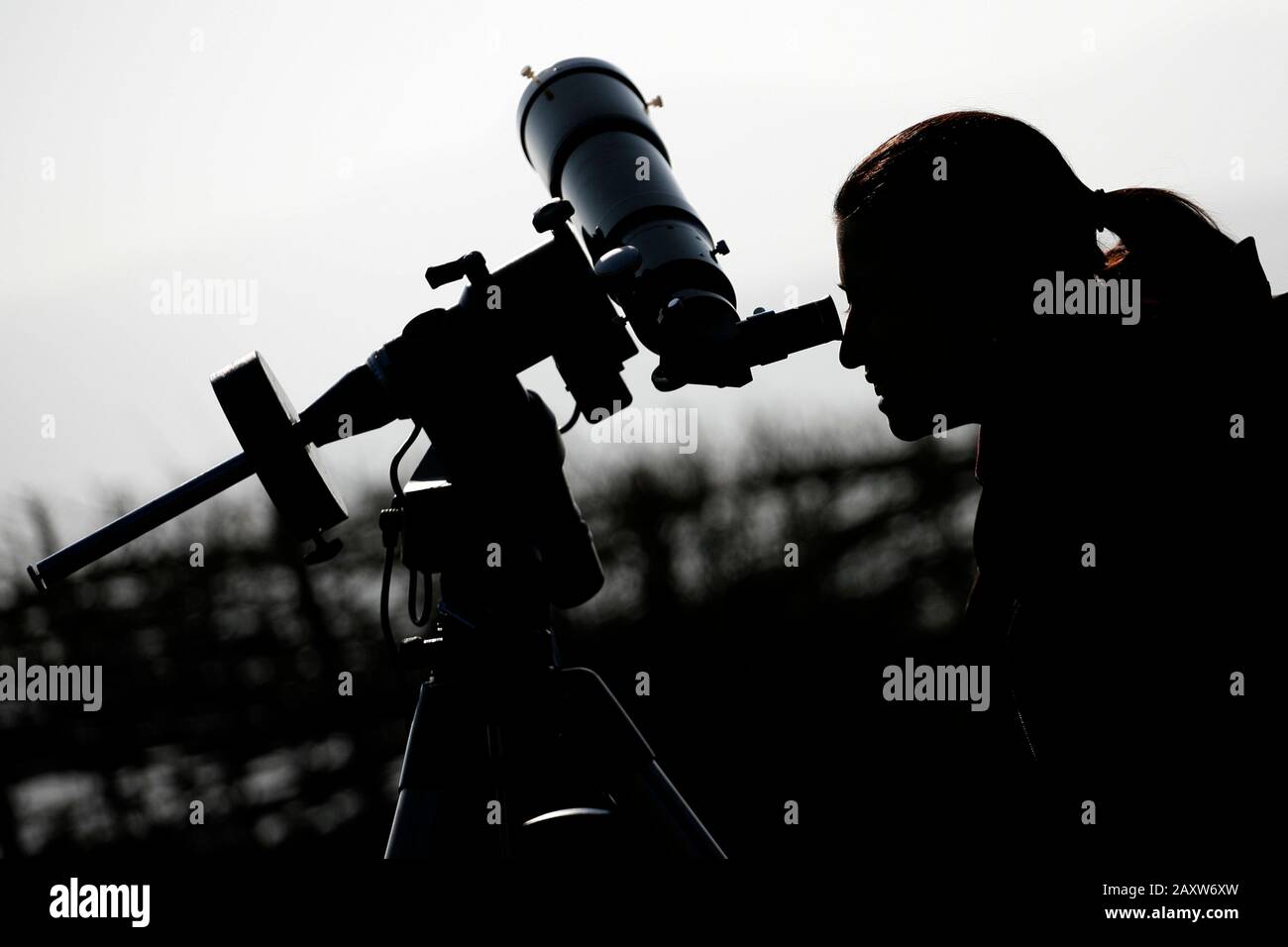 Brecon Beacons National Park , centro visitatori Libanus, People Veiw The Lunar Eclipse 20th Marzo 2015 ©PRWPhotography Foto Stock