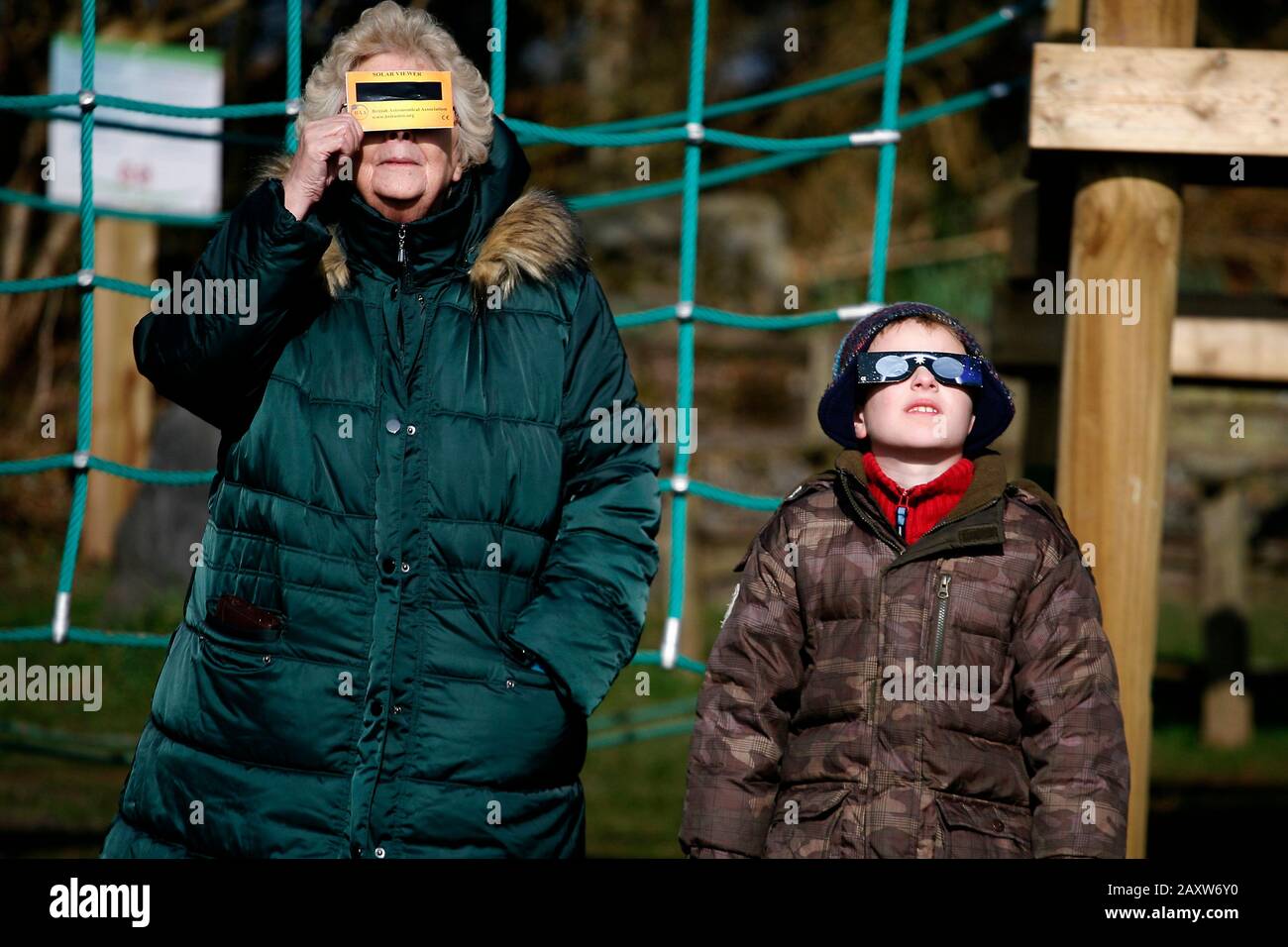 Brecon Beacons National Park , centro visitatori Libanus, People Veiw The Lunar Eclipse 20th Marzo 2015 ©PRWPhotography Foto Stock