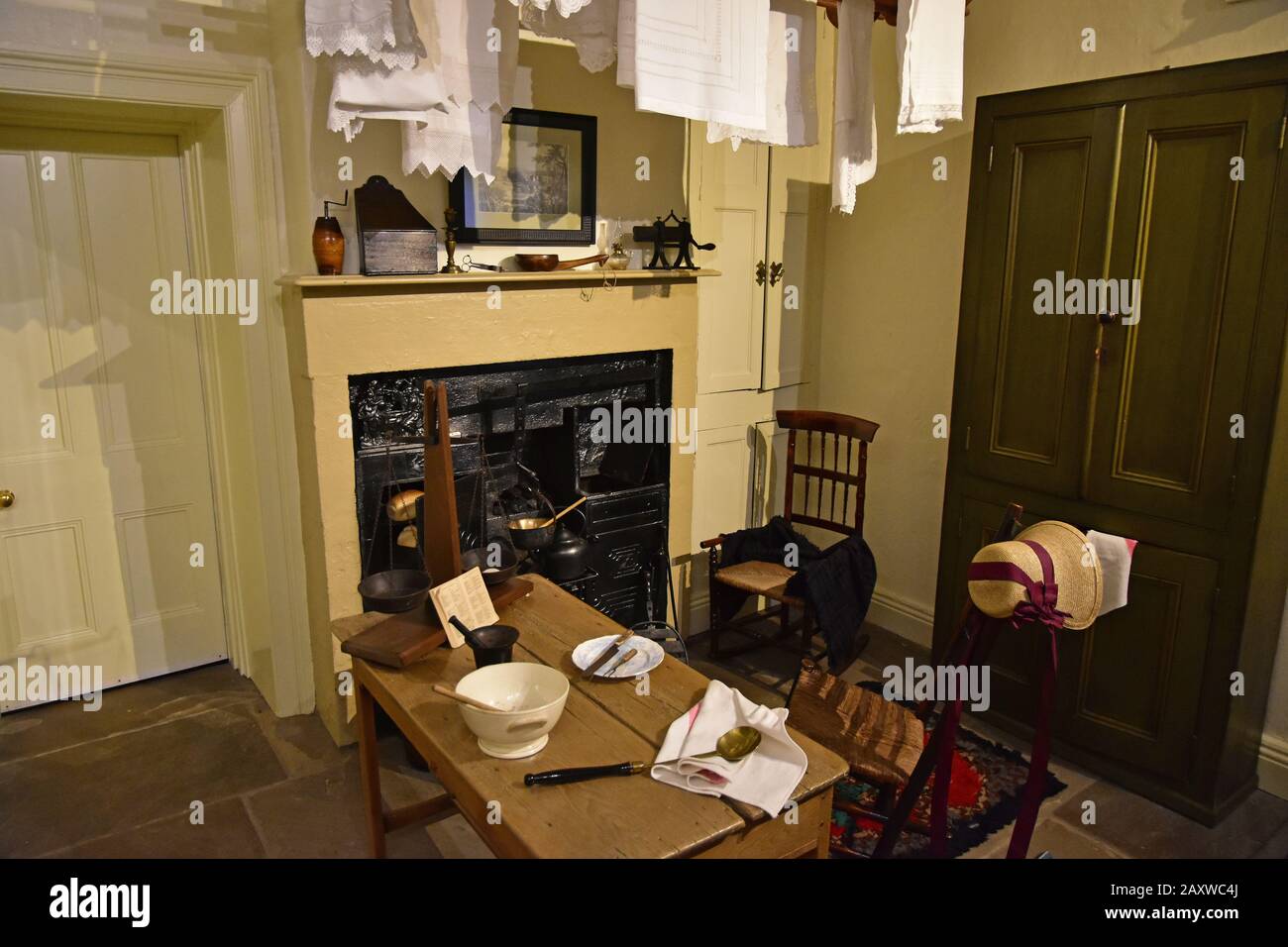 All'interno del Bronte Parsonage Museum, la cucina, Haworth Foto Stock