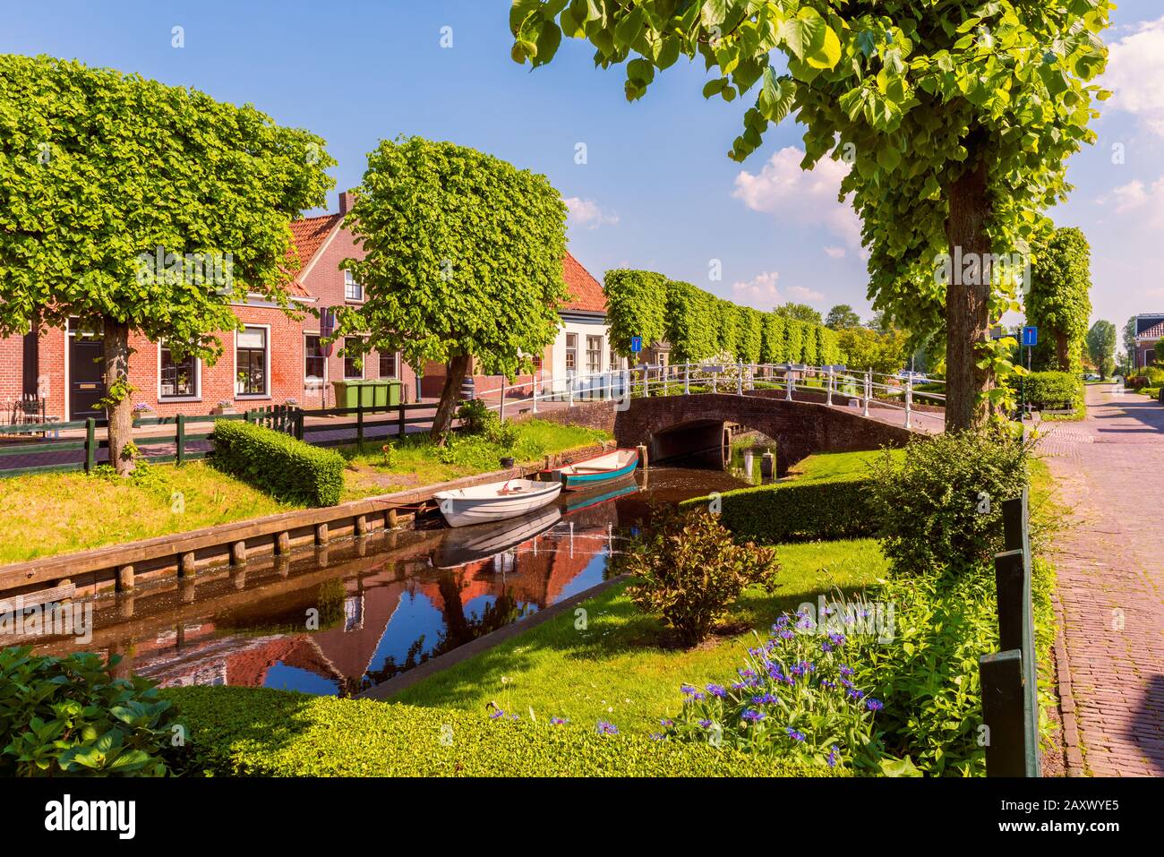 Canale in IJlst Friesland Paesi Bassi Foto Stock