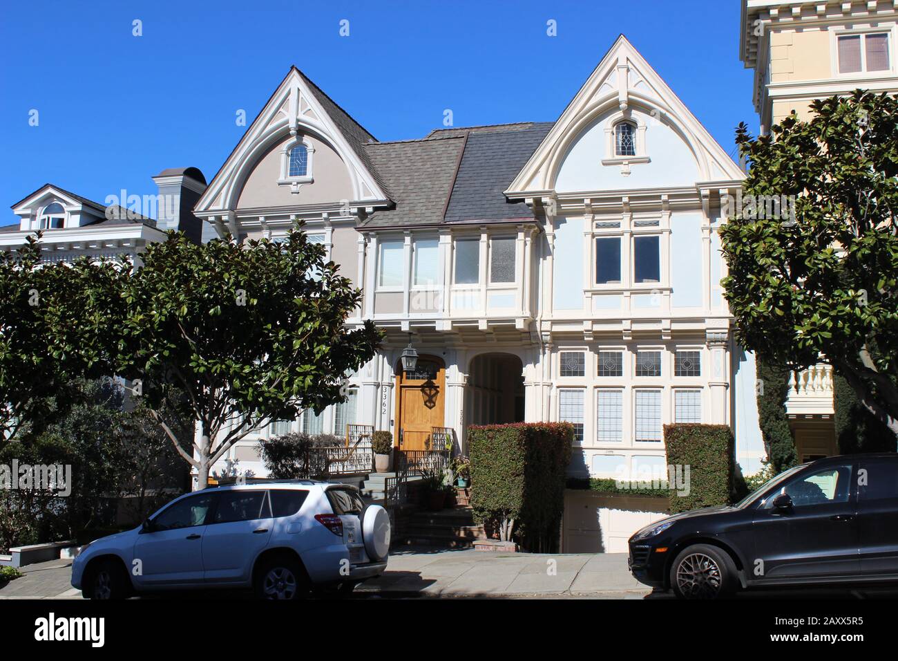 Tudor Revival semi-indipendente Case, progettato da Tharp & Holmes nel 1898, Presidio Heights, San Francisco, California Foto Stock