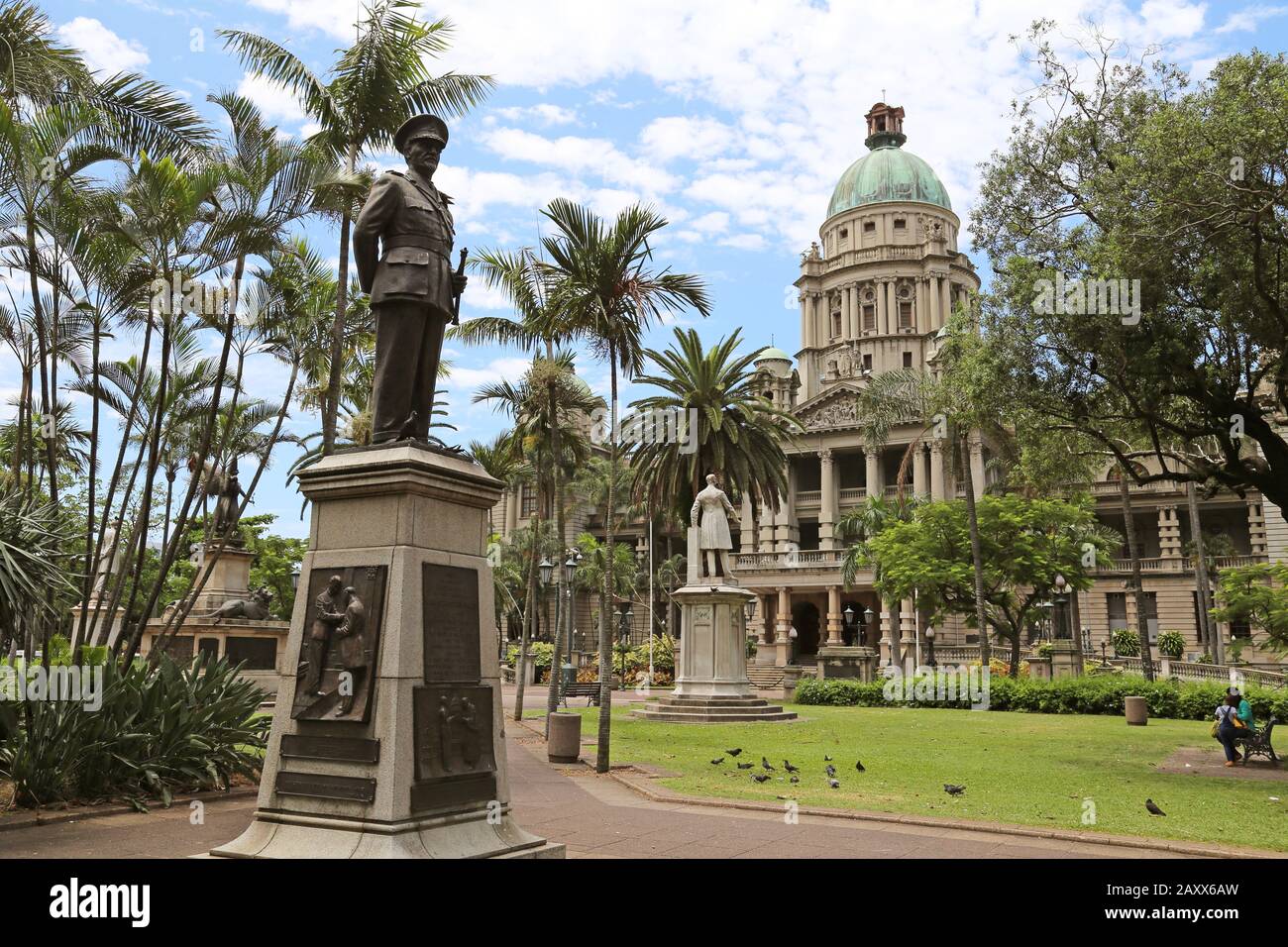 Statua Di Jan Smuts, City Hall Beyond, Piazza Degli Addio, Durban, Kwazulu-Natal Province, Sudafrica, Africa Foto Stock