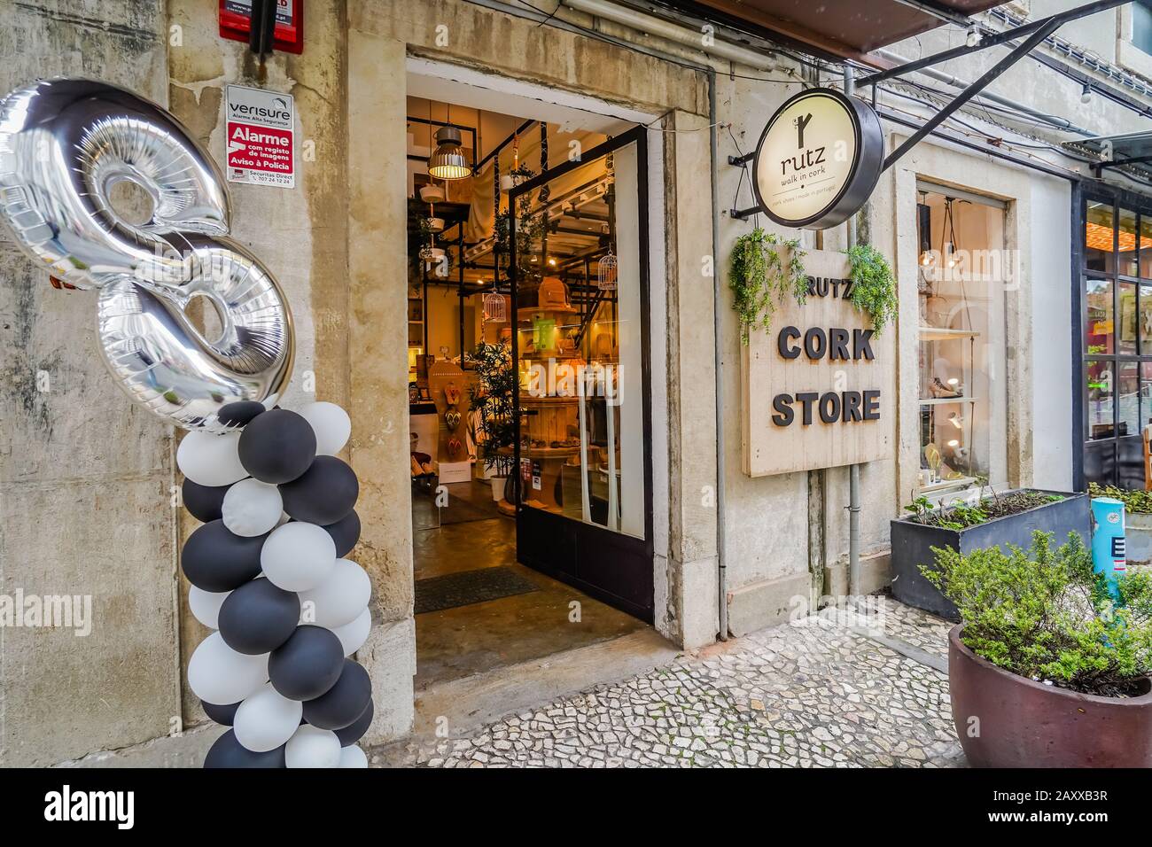 il negozio di sughero vende articoli in sughero in lxfactory a lisbona portogallo Foto Stock