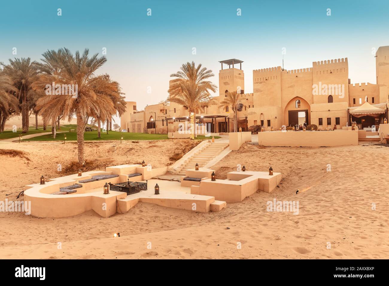 Antico villaggio e fortezza nel deserto vicino a Dubai Foto Stock