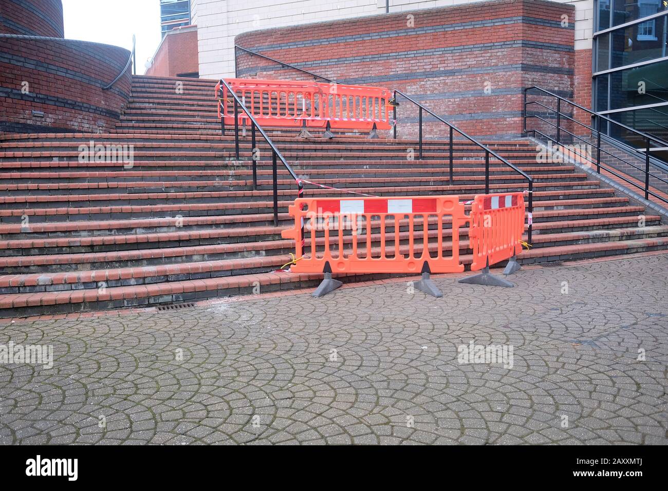 Febbraio 2020, la sezione dei gradini si è chiusa per la sicurezza durante la riparazione e la manutenzione a Little Venice, Birmingham, Regno Unito Foto Stock