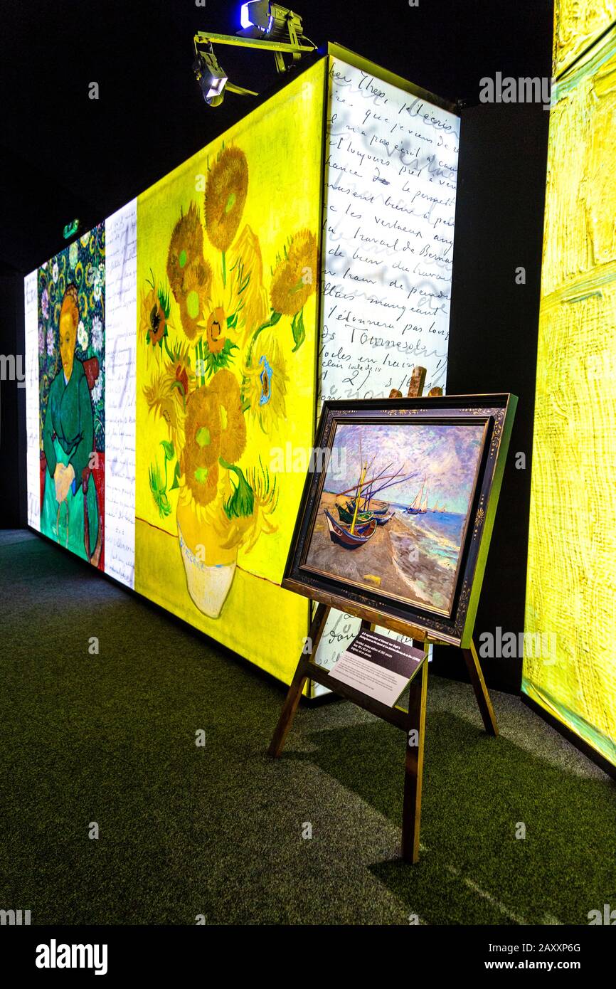Riproduzione 3D delle proiezioni della pittura e delle pareti digitali di Vincent Van Gogh al Meet Vincent van Gogh Experience 2020, Londra, Regno Unito Foto Stock