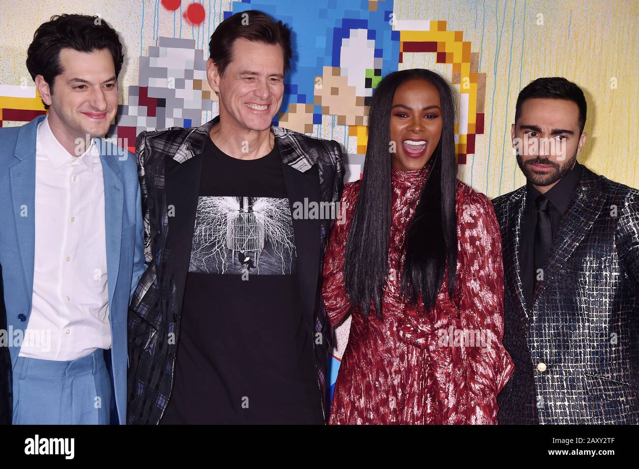 Westwood, CA - 12 FEBBRAIO: (L-R) ben Schwartz, Jim Carrey, Tika Sumpter e Lee Majdoub partecipano allo screening speciale DI PARAMOUNT's "Sonic The Hedgehog" al Regency Village Theatre il 12 febbraio 2020 a Westwood, California. Foto Stock