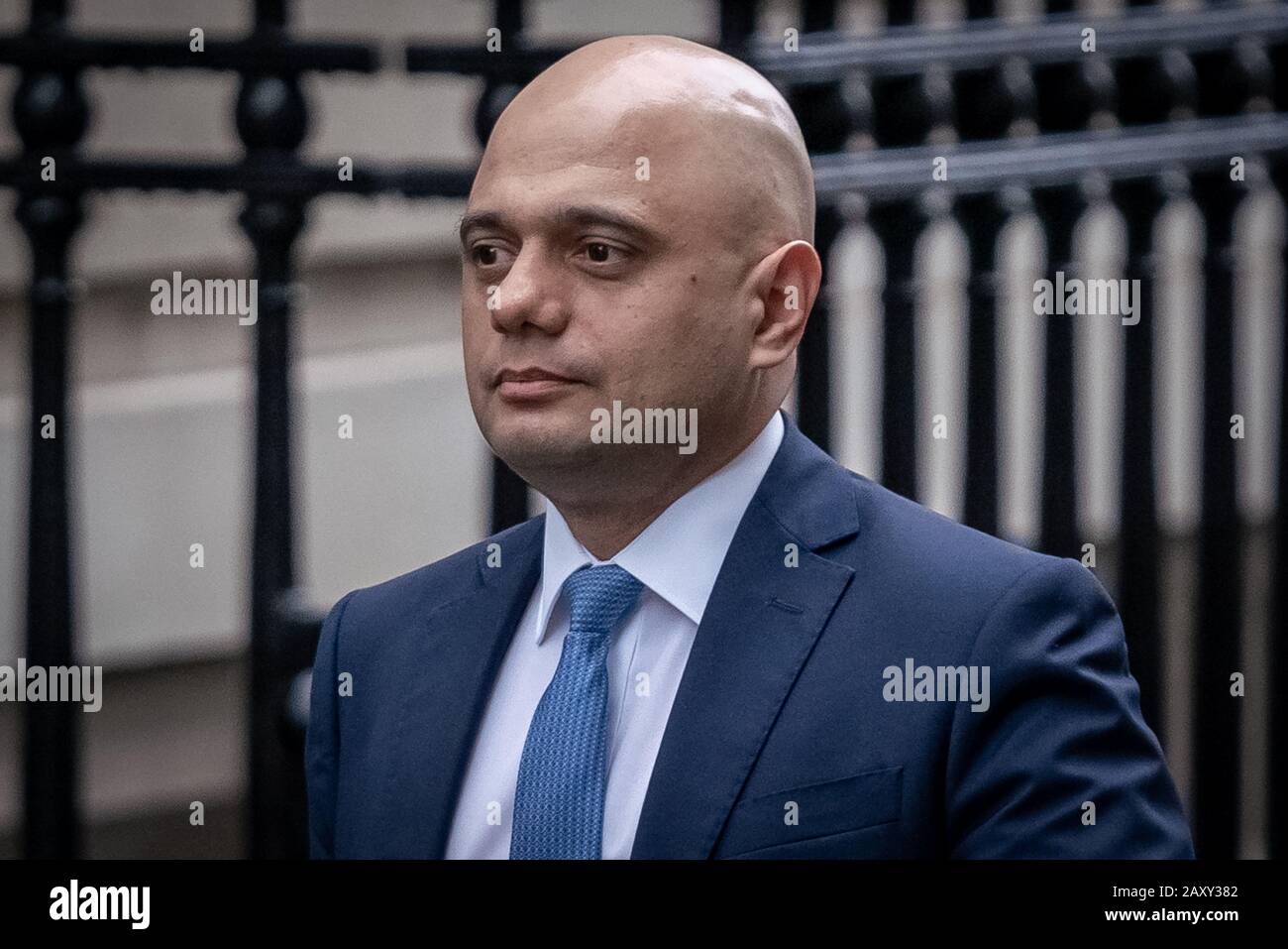 Rihuffle cabinet: Sajid Janid arriva a Downing Street pochi istanti dopo la firma come cancelliere. Londra, Regno Unito. Foto Stock