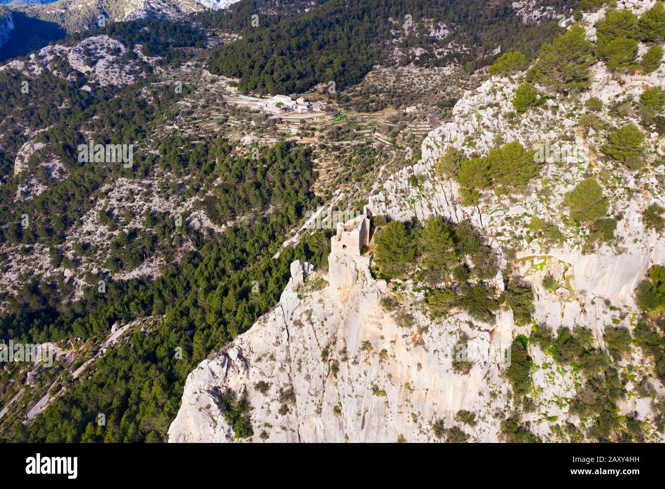 Rovine di Castell d'Alaro sul Puig d'Alaro, nella Finca es Verger, vicino Alaro, Serra de Tramuntana, vista aerea, Maiorca, Isole Baleari, Spagna Foto Stock
