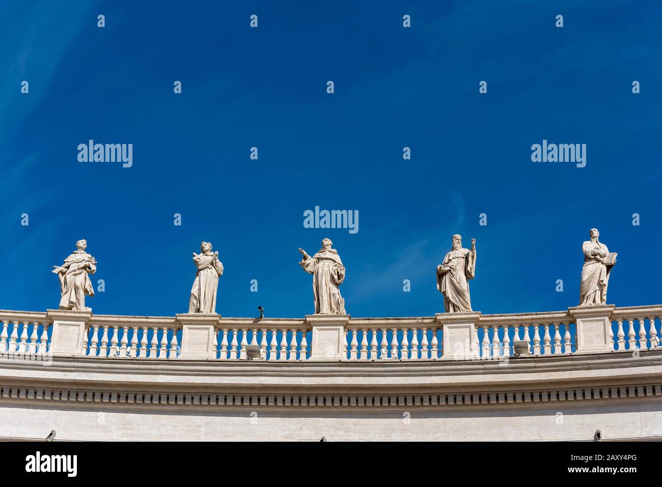 Statue Di San Domenico, Francesco D'Assisi, San Bernardo, San Benedetto E San Ignazio Loyola, Piazza San Pietro, Vaticano, Roma, Italia Foto Stock