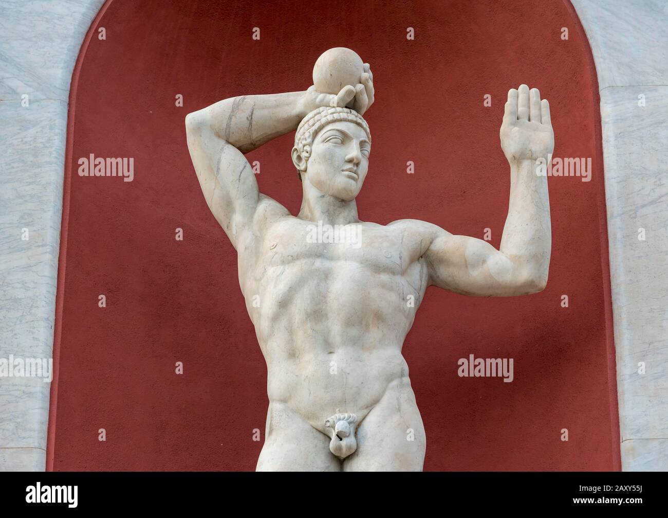 Statua di tiro Put Thrower allo Stadio dei Marmi, Foro Italico, Roma, Italia Foto Stock
