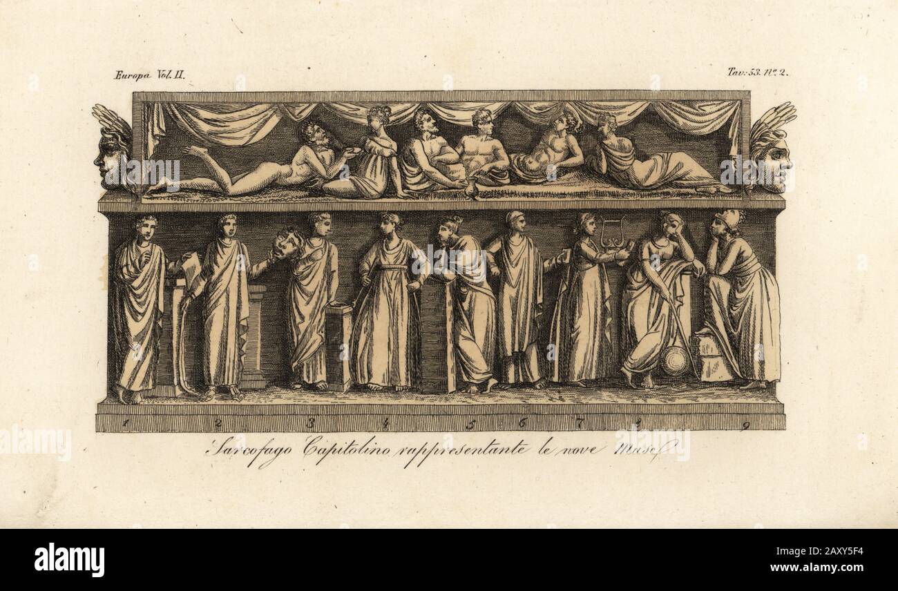 Bassorilievo del sarcofago di Capotolina che rappresenta Le Nove Muse. Clio 1, Thalia 2, Erato 3, Euterpe 4, Polyhymnia 5, Terpsichore 6, Calliope 7, Urania 8, Melpomene 9. Sarcofago Capitolino rappresentante le nove Muse. Incisione su coppetta a mano dei Costumi di Giulio Ferrario Antico E Moderno dei popoli del mondo, il Costume Antico e moderno, Firenze, 1842. Foto Stock