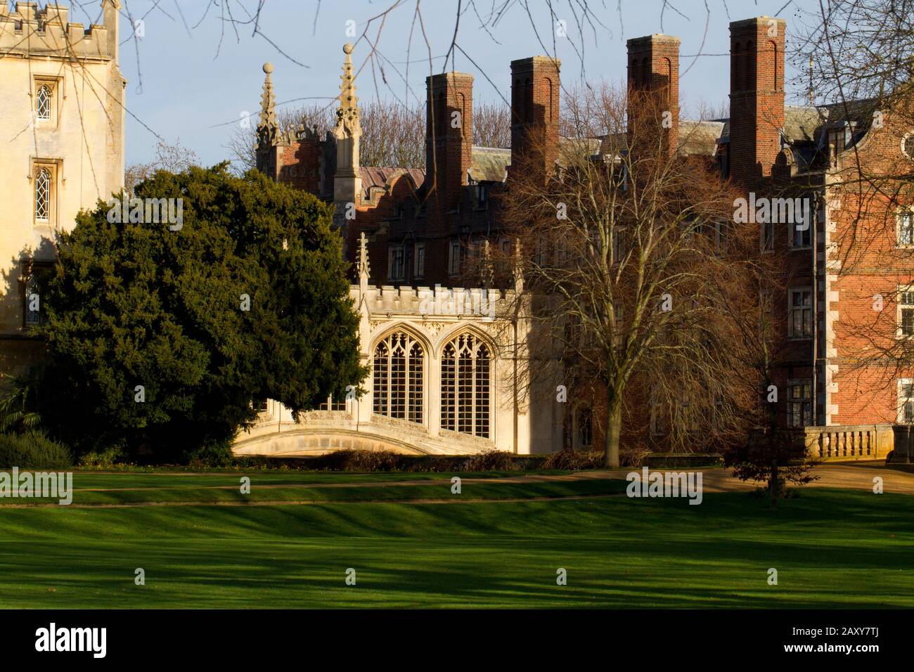 Il Ponte dei Sospiri a Cambridge, Inghilterra, un ponte coperto al St John's College, attraversando il fiume Cam tra La terza corte del college e New Court Foto Stock