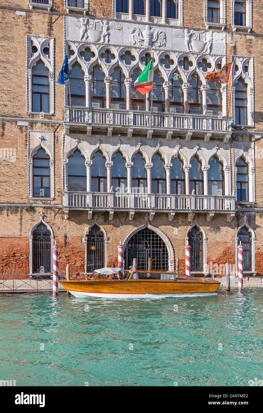 Facciata dell'università CA Foscari al Canal Grande di Venezia Foto stock -  Alamy