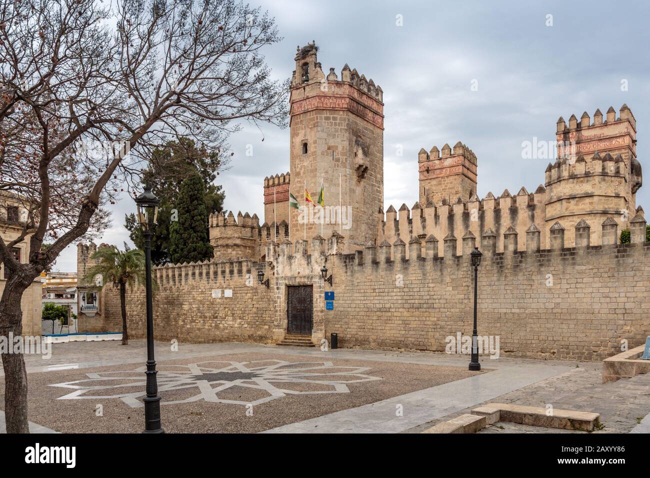 Il Castello di San Marcos è una struttura medievale in stile gotico-islamico situata a El Puerto de Santa María, provincia di Cadice, Spagna. Foto Stock