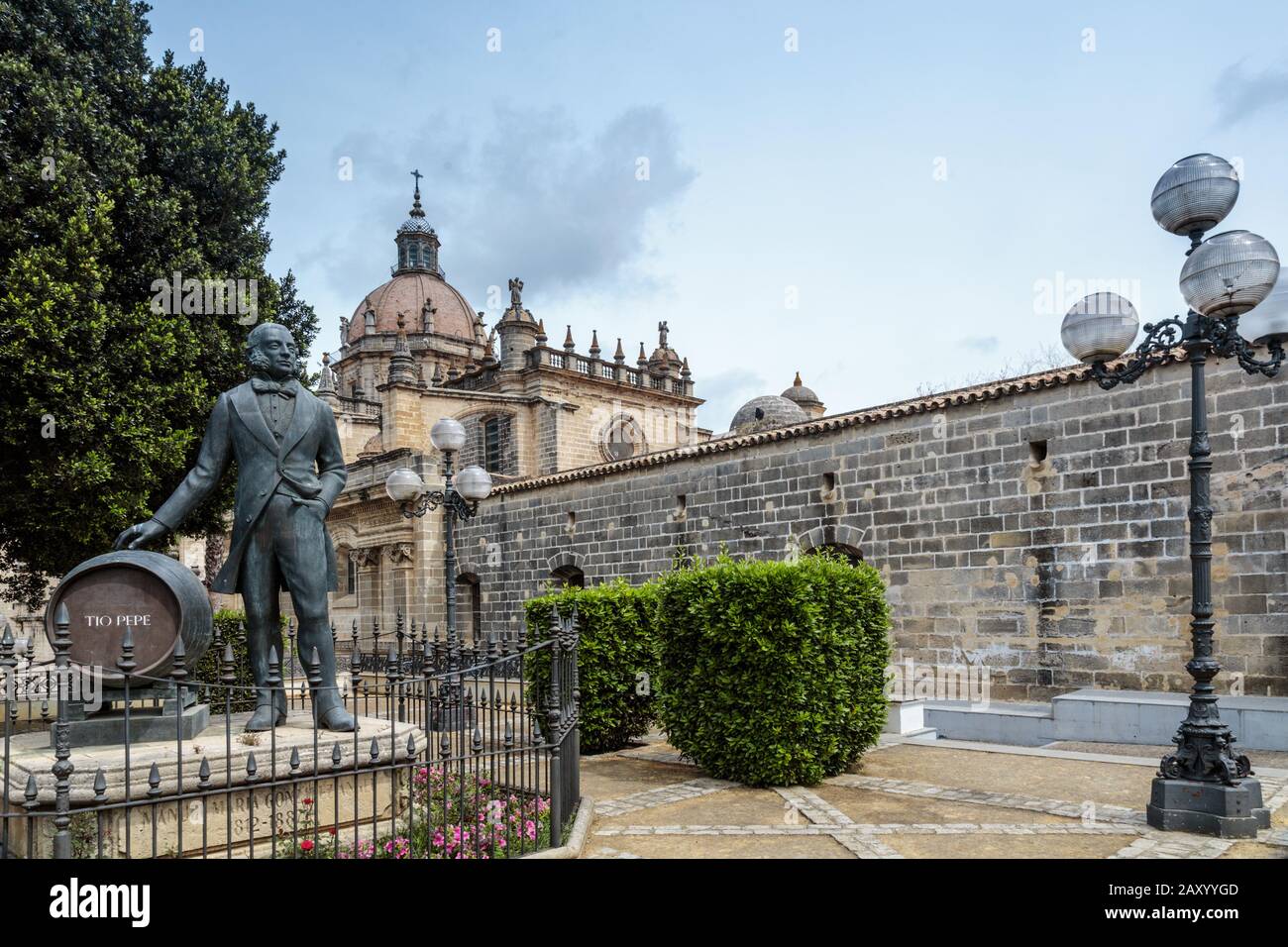 Monumento a Manuel Maria Gonzalez (fondatore del Gruppo Gonzalez Byass sherries compresi Tio Pepe), Jerez de la Frontera, la provincia di Cadiz Cadice, Andalusia, Spagna Foto Stock