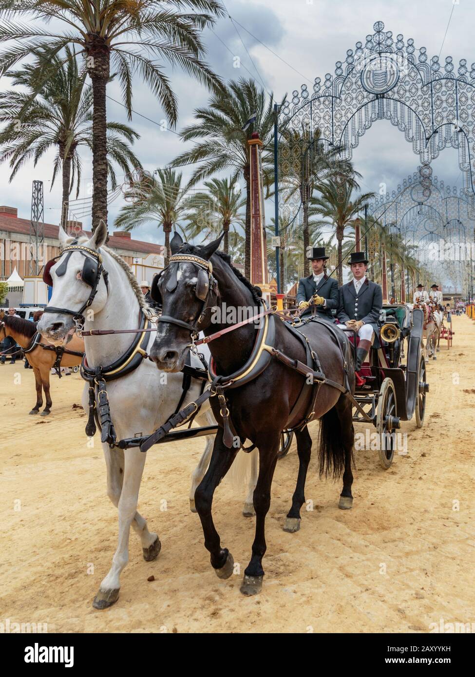 Carrozze trainate da cavalli, Jerez Horse Fair (Feria de Caballo) , Jerez de la Frontera, Cádiz Province, Andalusia, Spagna Foto Stock