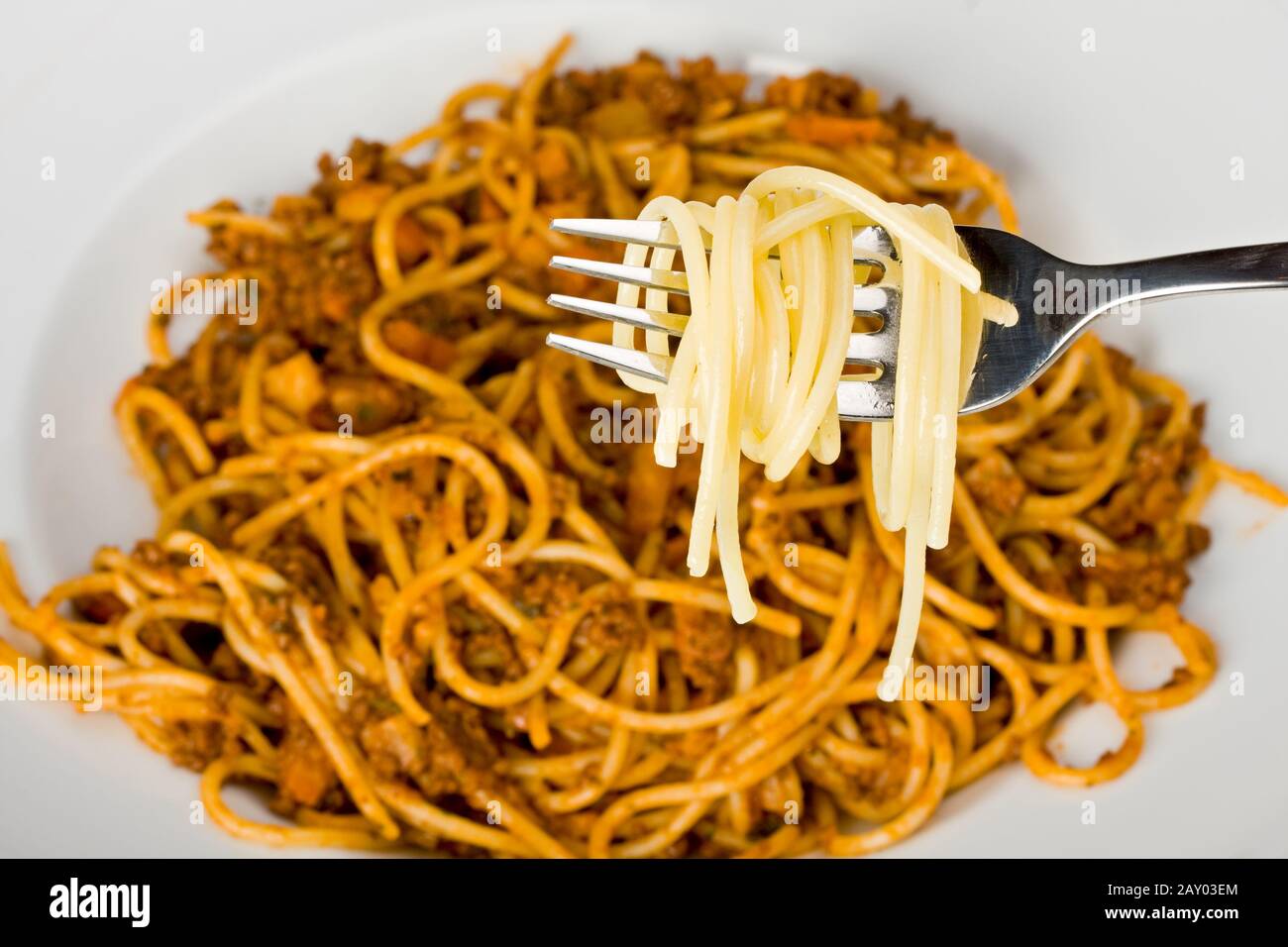 Forchetta su un piatto con spaghetti alla Bolognaise Foto Stock