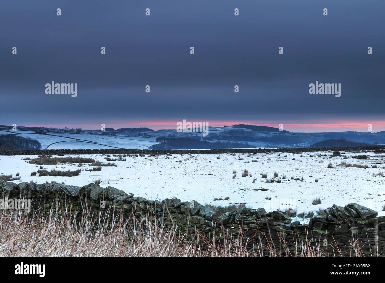 Teesdale, County Durham, Regno Unito. 14th febbraio 2020. Meteo Regno Unito. Con Storm Dennis all'orizzonte per domani è stato un inizio suggestivo della giornata sulle nevicate del Nord Pennines. Credit: David Forster/Alamy Live News Foto Stock