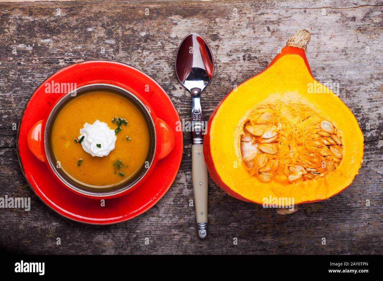Zuppa di zucca e mezza Hokkaido Foto Stock