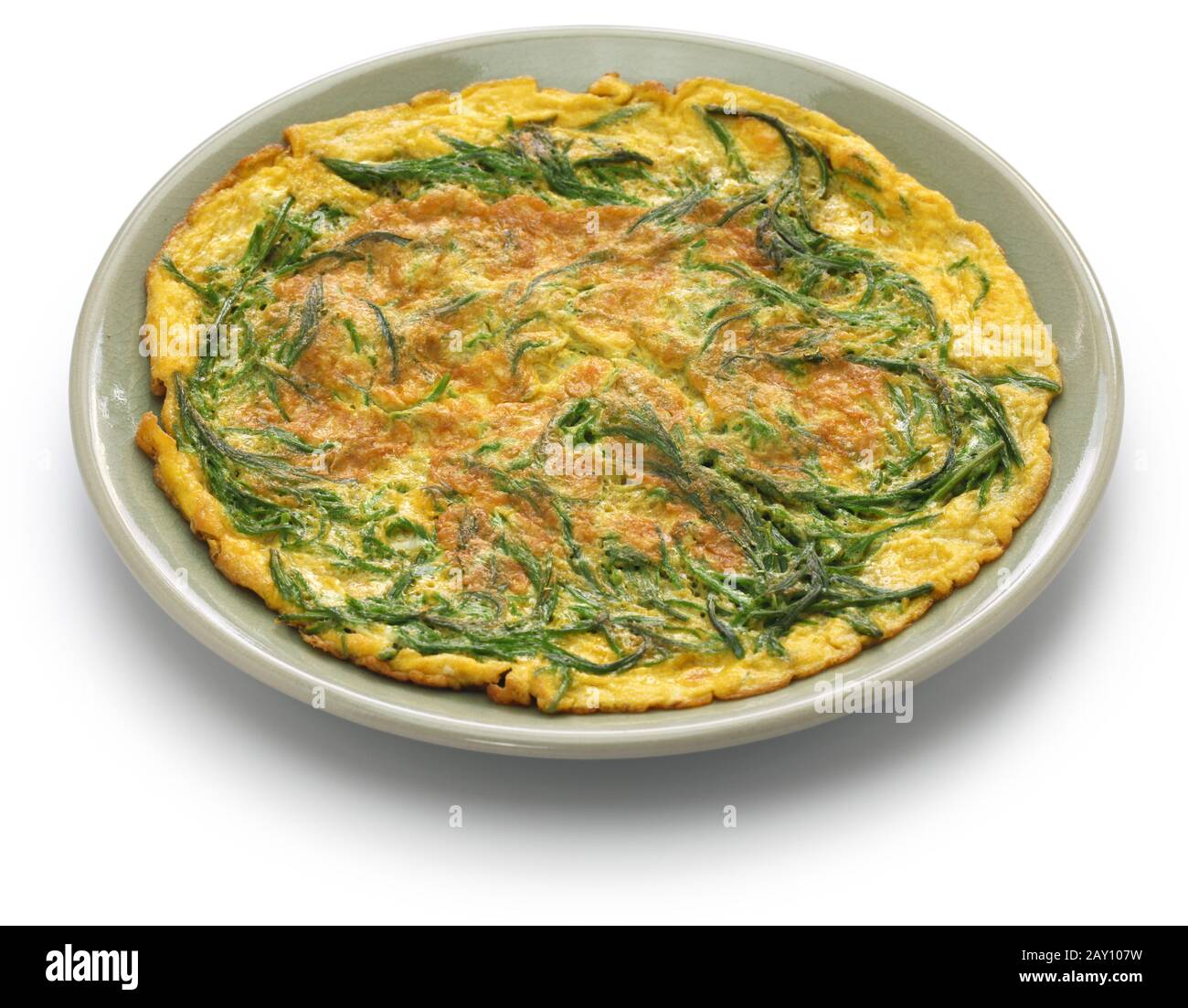 Cha om kai, omelette tailandese con foglie di acacia Foto Stock