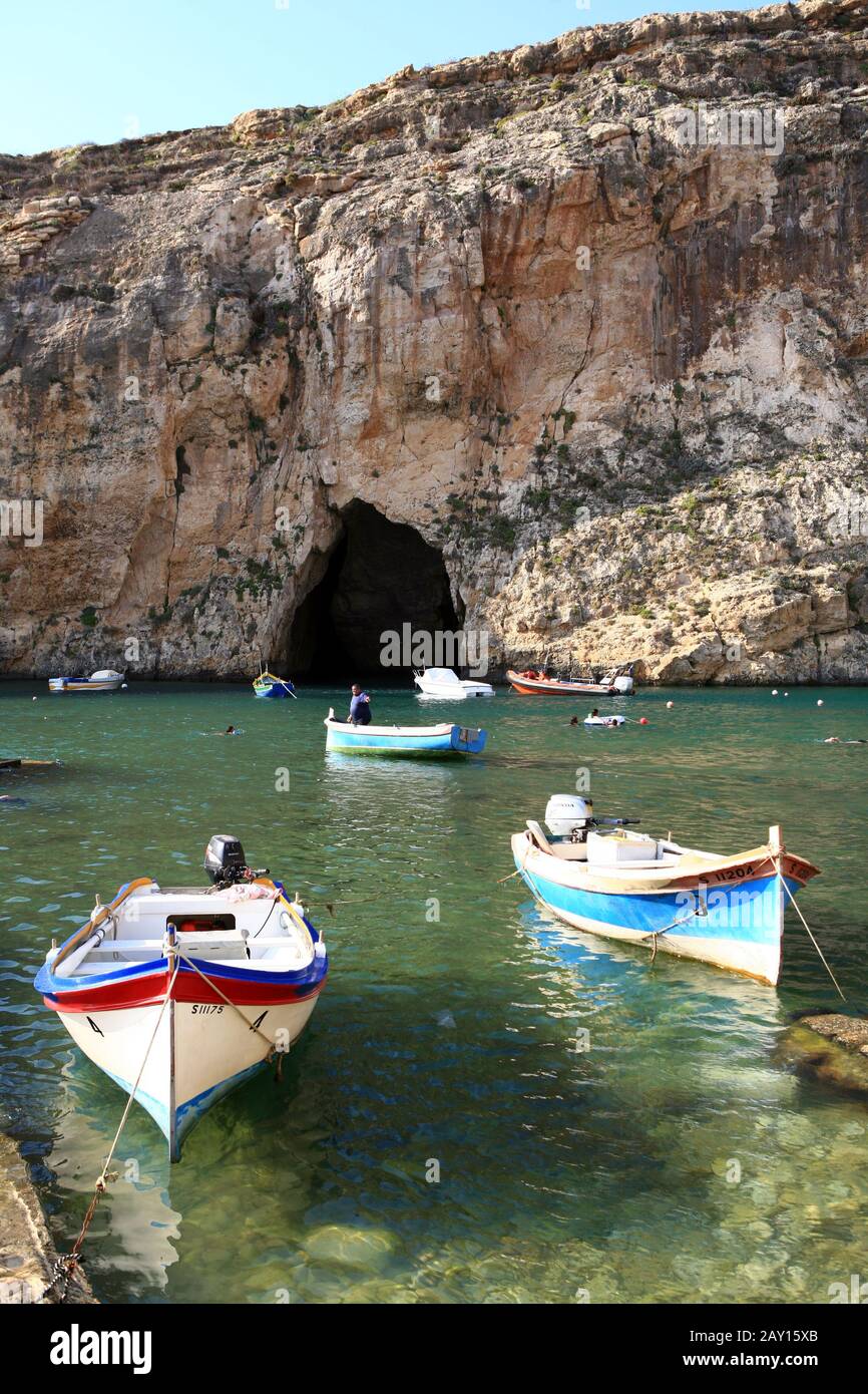 Lago interno alla finestra Azzurra Dwejra Foto Stock