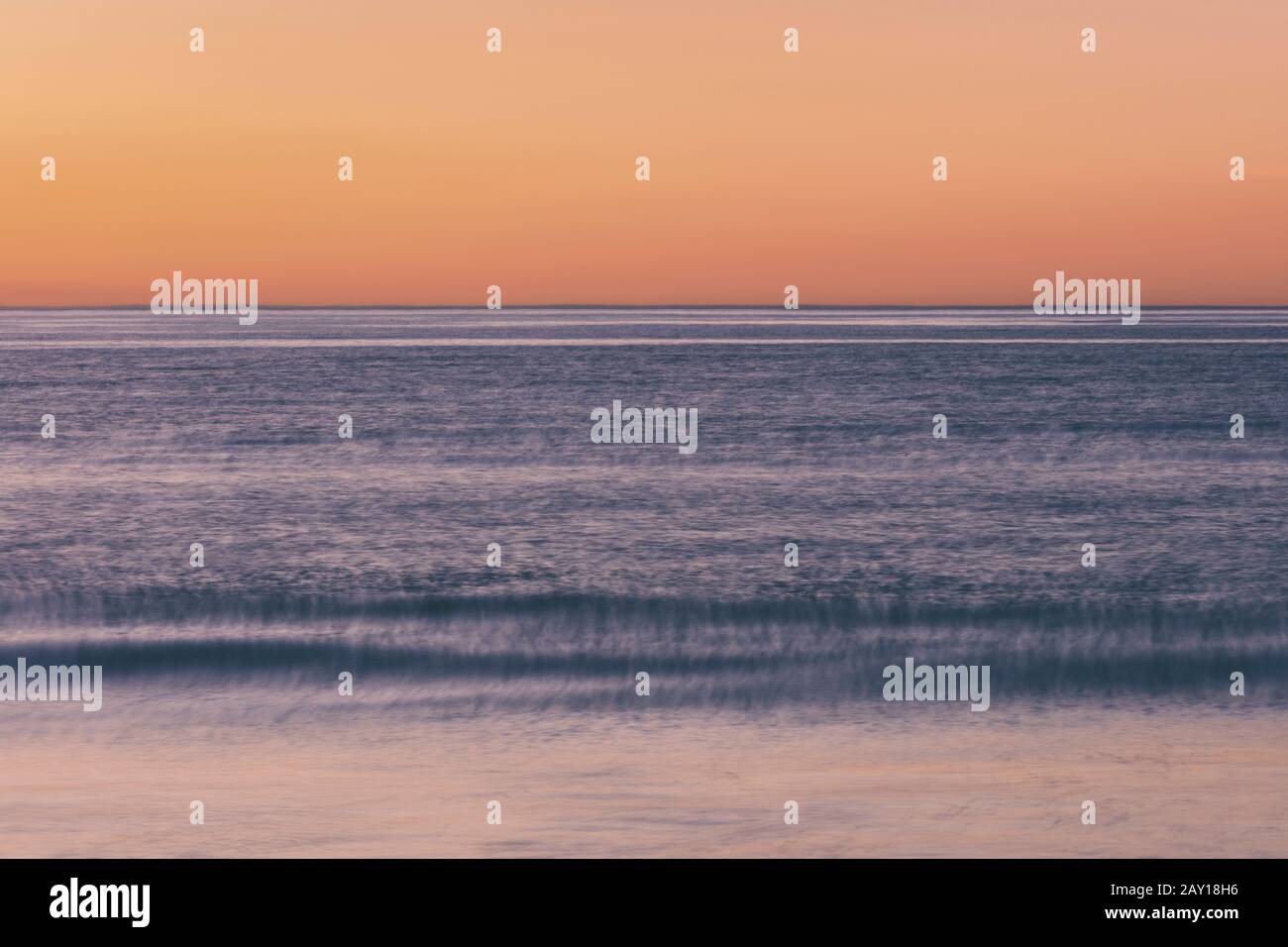 Vista sull'oceano sulla superficie dell'acqua. Foto Stock