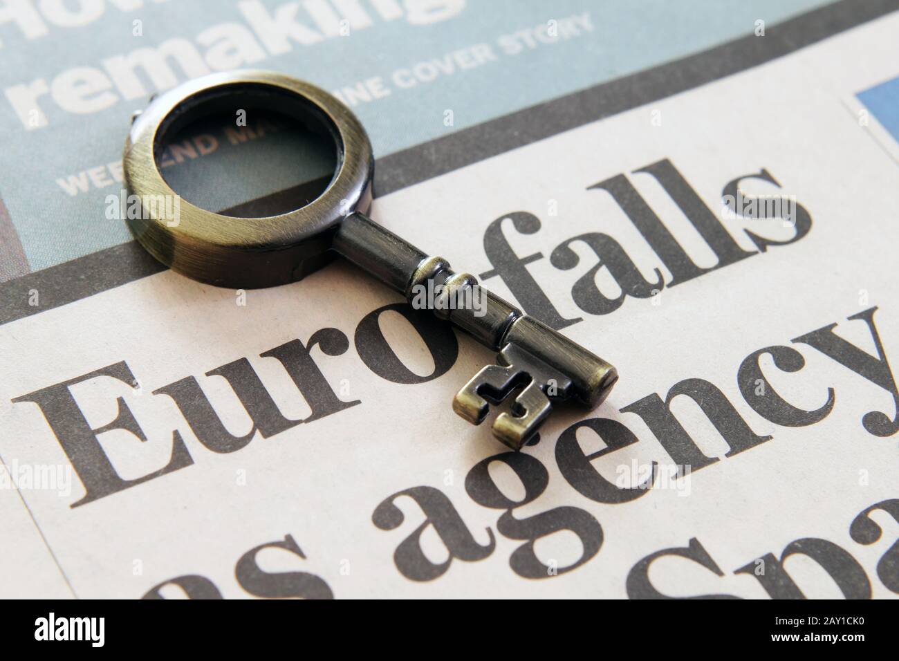 Headline news Euro scende Foto Stock