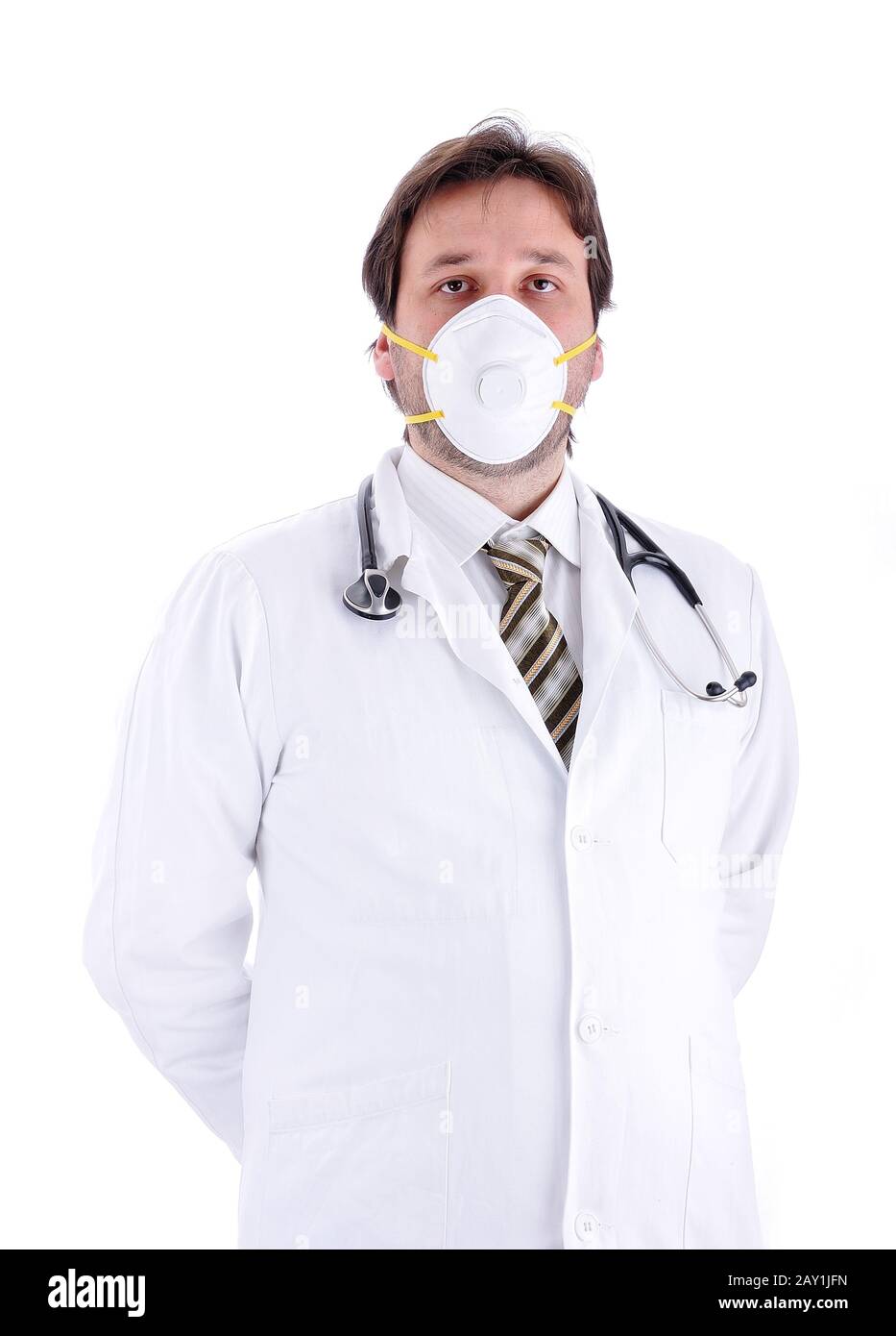 Giovane medico maschile con una maschera isolata Foto Stock