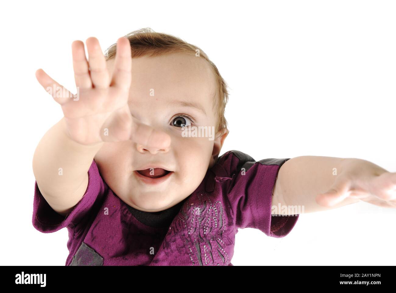 Adorabile bambino desiderabile, faccia closeup, ritratto, mani in su vuole qualcosa, grande per il vostro messaggio, spazio di copia Foto Stock