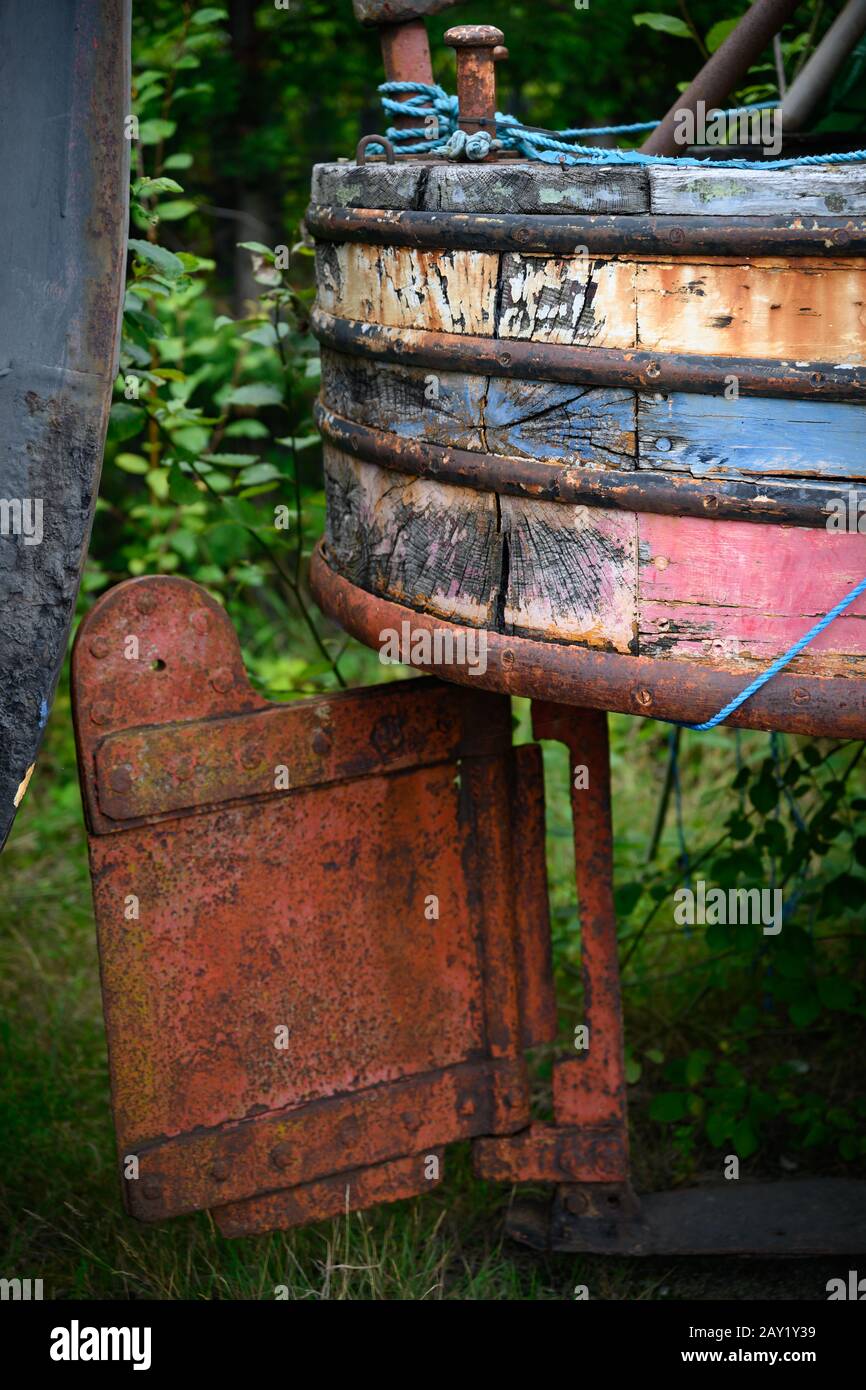 Stern di un motore in legno narrowboat costruito da Fellows, Morton e Clayton nel 1946 in attesa di restauro. Foto Stock