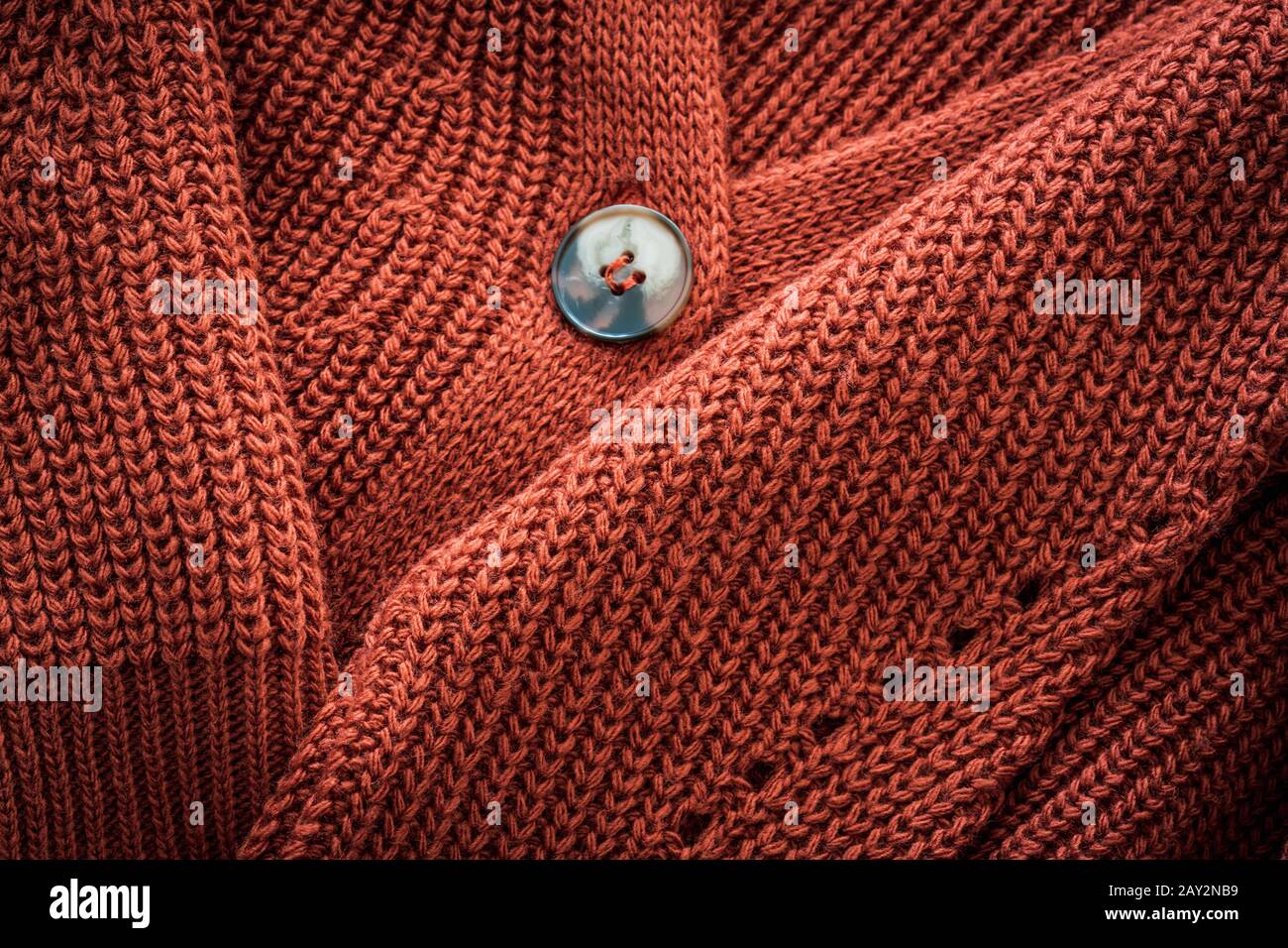 Bottone superiore di una lana naturale lavorato a maglia cardigan Foto Stock