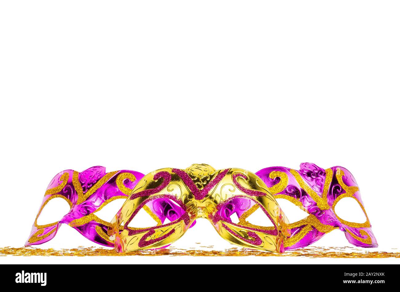 Tre maschere di carnevale isolate su sfondo bianco Foto Stock