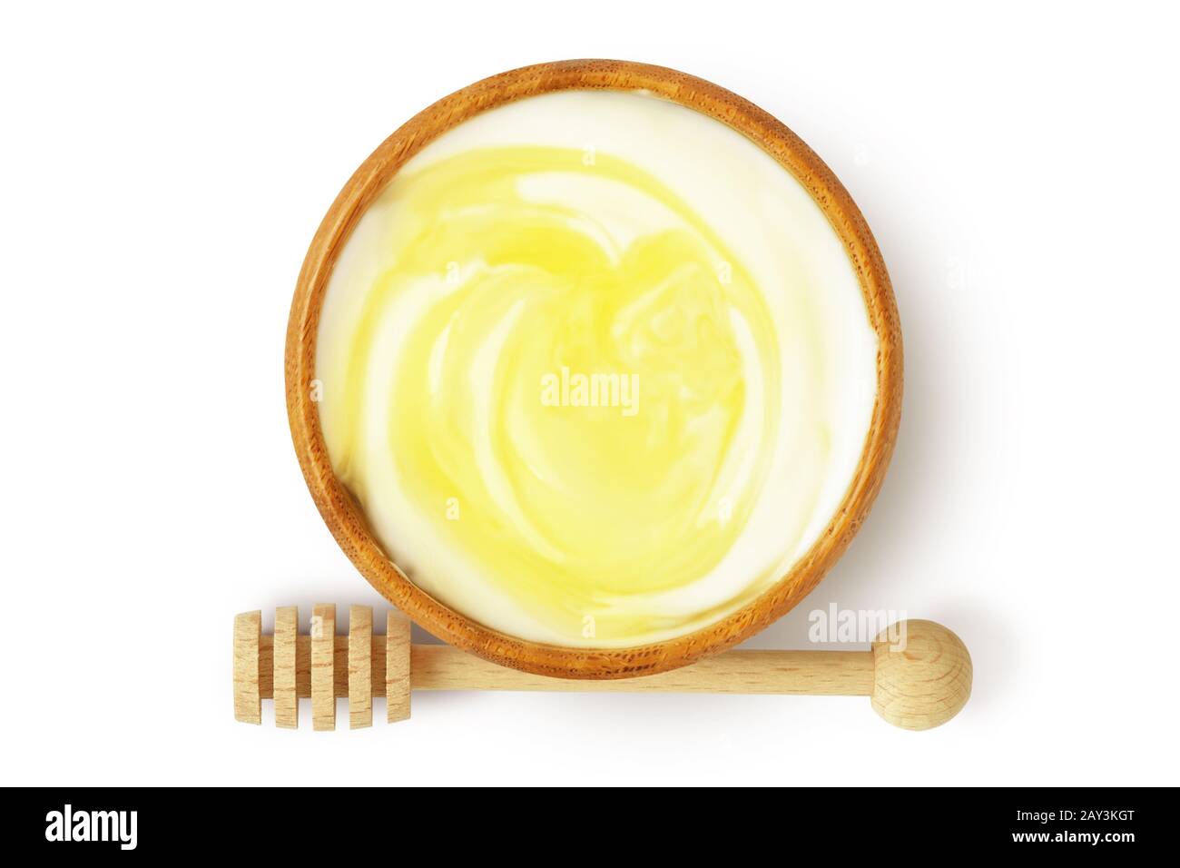 Yogurt e miele in ciotola di legno su sfondo bianco Foto Stock