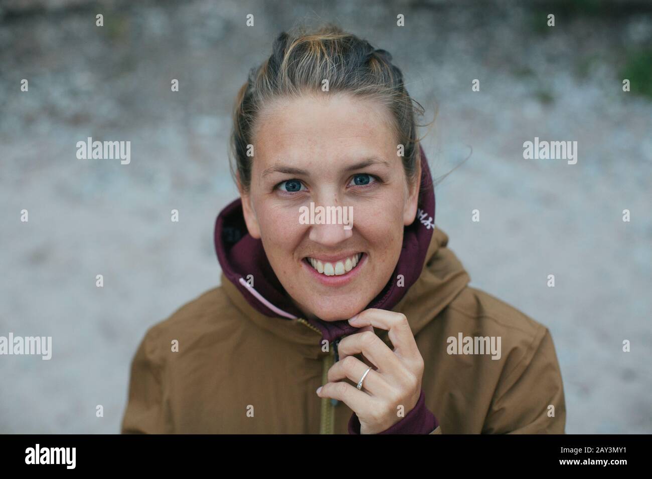 Ritratto di donna sorridente Foto Stock